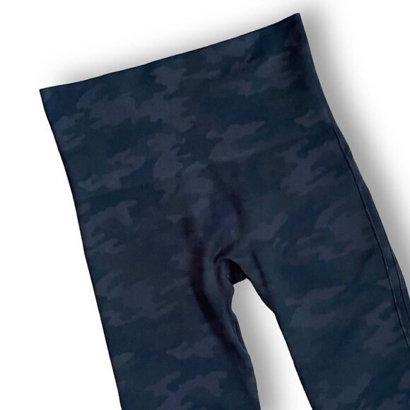 Spanx Look At Me Now Seamless Black Gray Camo Cropped Leggings Sz M 6 8 Hi Rise - Picture 5 of 9